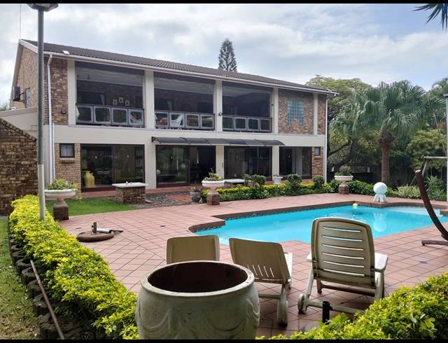 6 BEDROOM HOUSE FOR SALE IN UVONGO